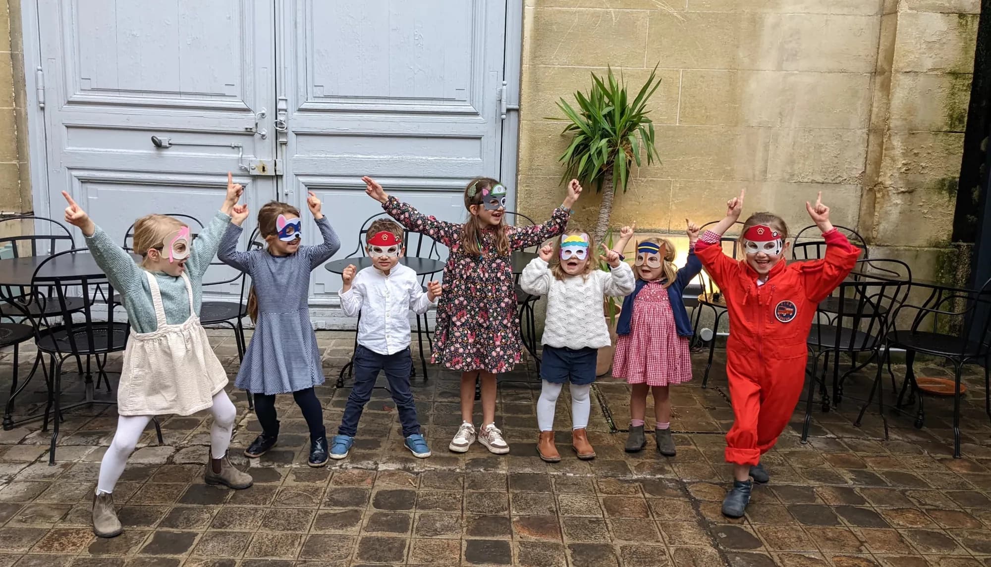 Enfants et animatrice Kidays pendant un anniversaire 4-6 ans